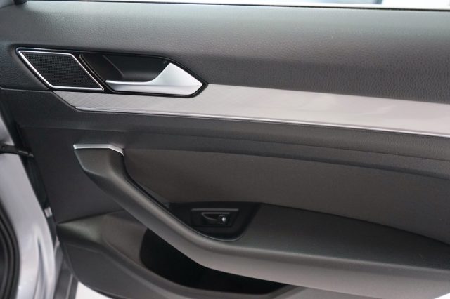 VOLKSWAGEN Passat Variant usata, con Supporto lombare