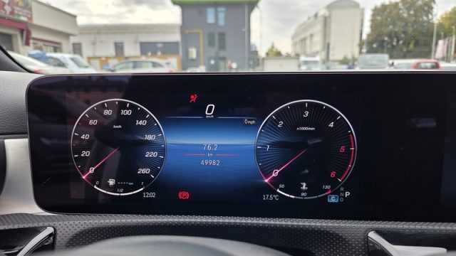 MERCEDES-BENZ A 180 usata, con Leve al volante