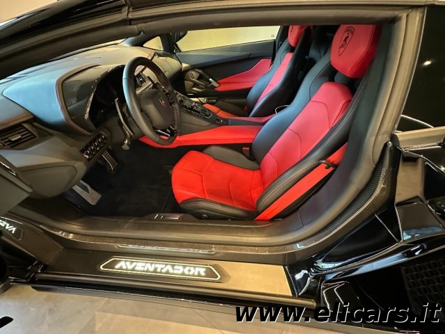 LAMBORGHINI Aventador usata, con Autoradio