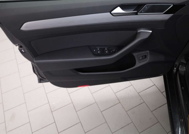 VOLKSWAGEN Passat Variant usata, con Sistema di navigazione