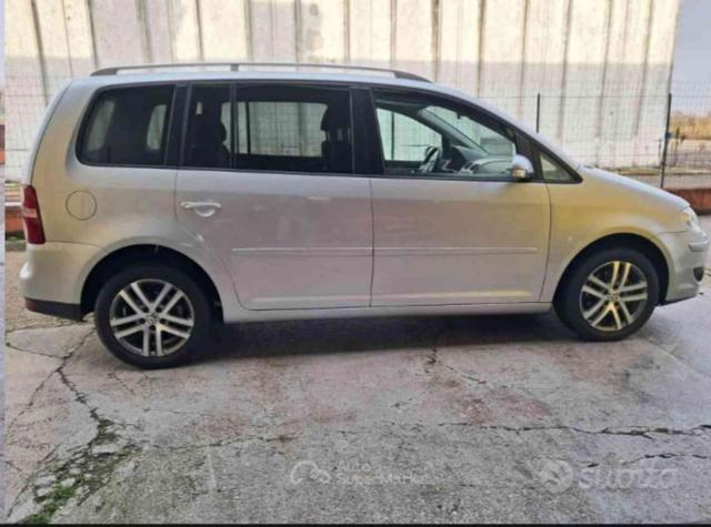 VOLKSWAGEN Touran usata, con Chiusura centralizzata