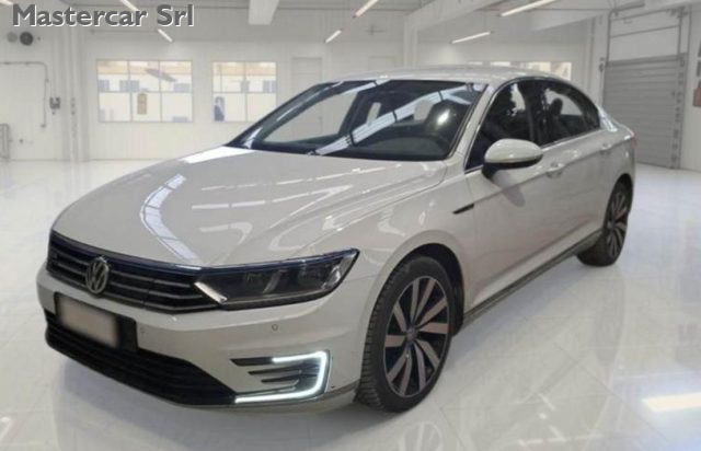 VOLKSWAGEN Passat usata, con Airbag