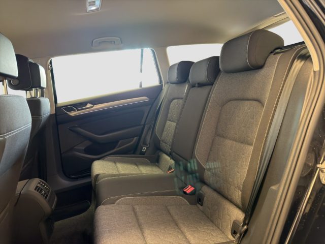 VOLKSWAGEN Passat usata 9