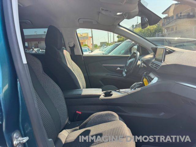 PEUGEOT 5008 usata, con Sedile posteriore sdoppiato