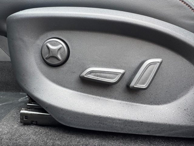 MG HS usata, con Fendinebbia