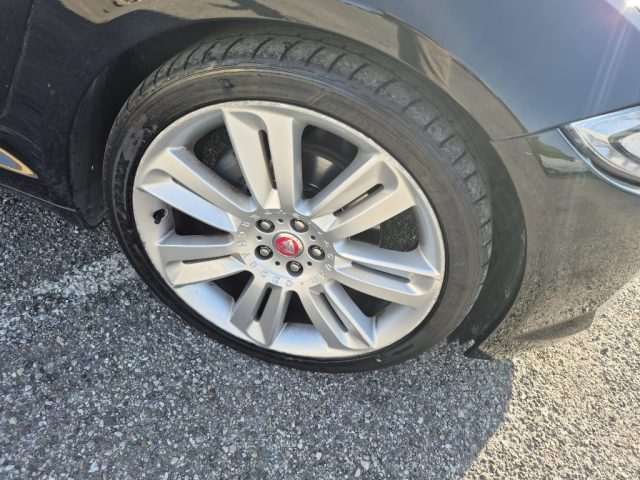 JAGUAR XF usata, con Autoradio