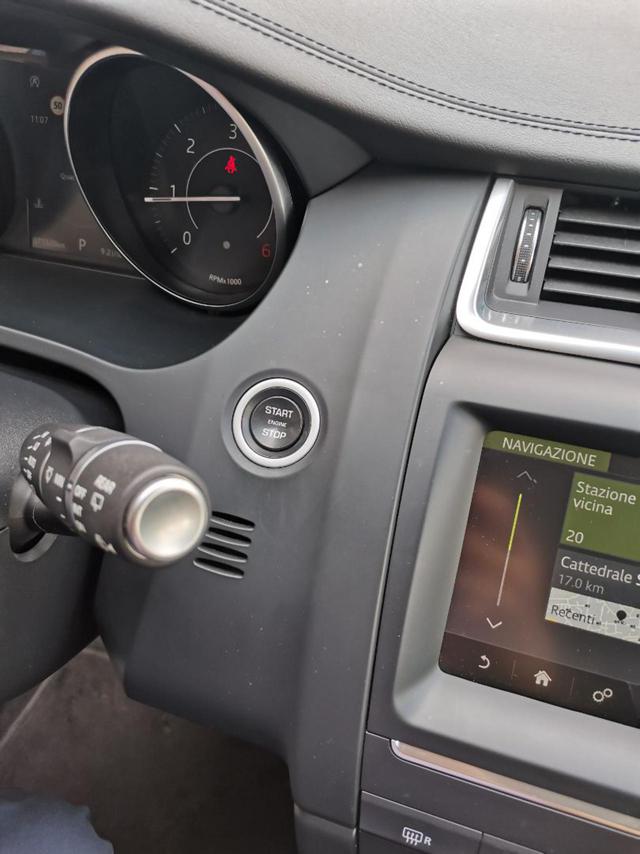 JAGUAR E-Pace usata, con Volante in pelle