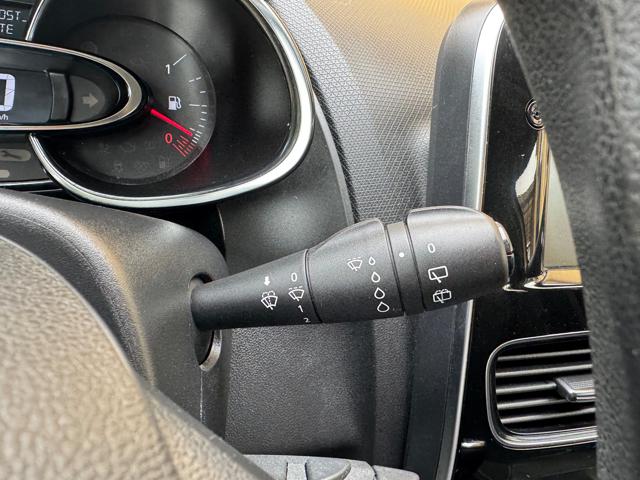 RENAULT Clio usata, con Sensori di parcheggio posteriori