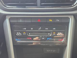 VOLKSWAGEN T-Roc usata, con Climatizzatore automatico, 2 zone