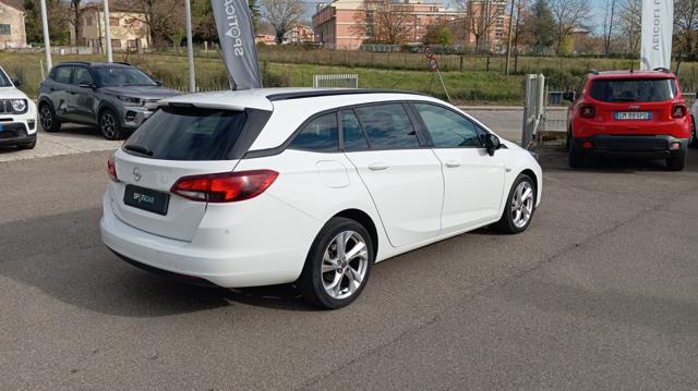 OPEL Astra usata, con Park Distance Control