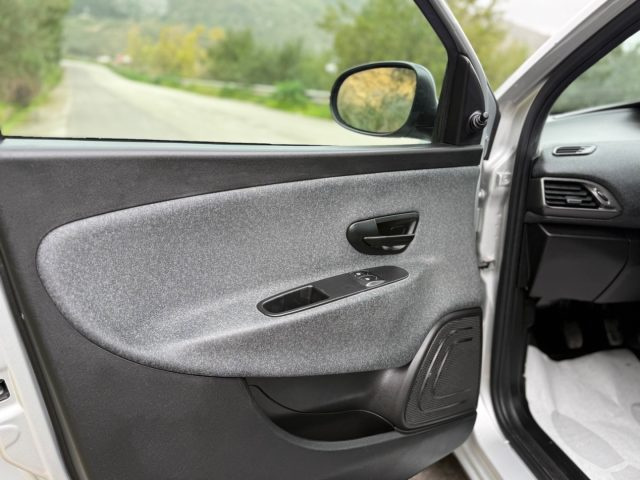 LANCIA Ypsilon usata, con Volante in pelle