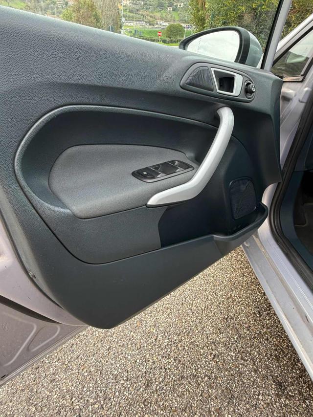 FORD Fiesta usata, con Specchietti laterali elettrici