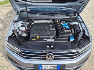 VOLKSWAGEN Passat Variant usata, con Servosterzo