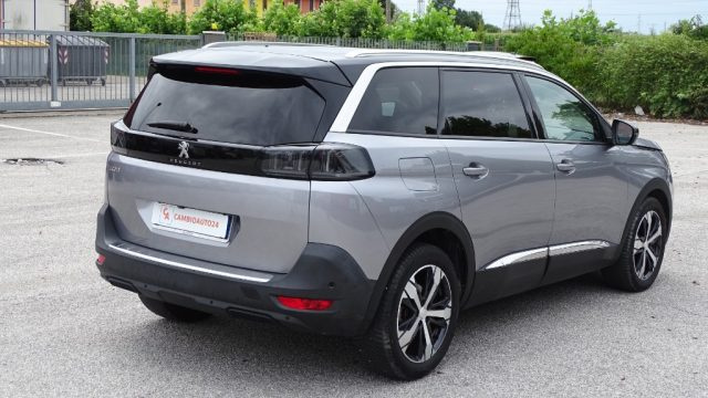 PEUGEOT 5008 usata, con Cerchi in lega