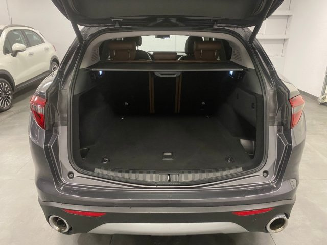 ALFA ROMEO Stelvio usata, con Fari Xenon