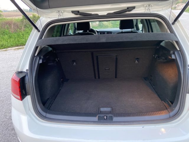 VOLKSWAGEN Golf usata, con Touch screen