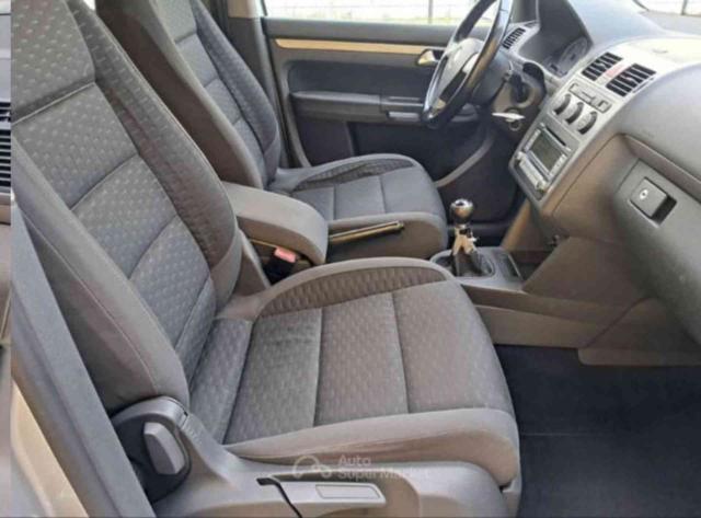 VOLKSWAGEN Touran usata, con Fendinebbia