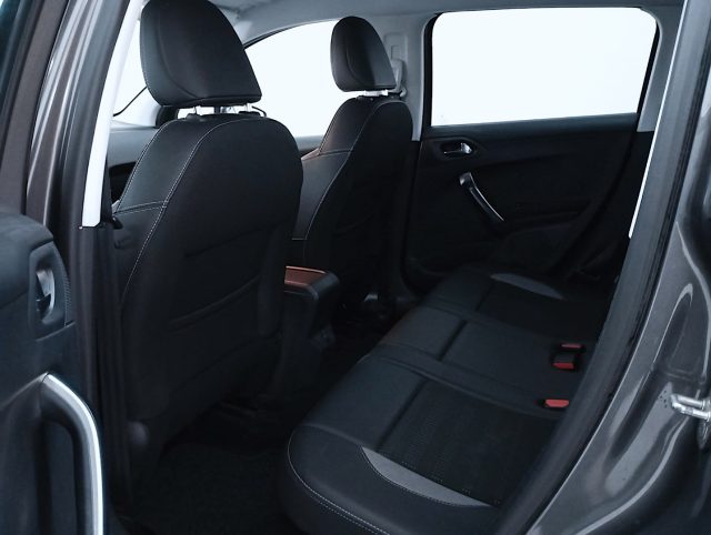 PEUGEOT 2008 usata, con Sensori di parcheggio posteriori