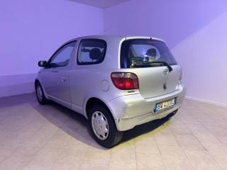 TOYOTA Yaris usata 8