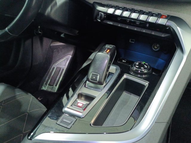 PEUGEOT 3008 usata, con Climatizzatore