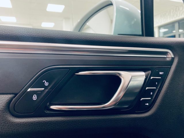 PORSCHE Macan usata, con Boardcomputer