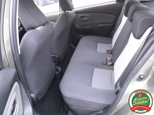 TOYOTA Yaris usata 10
