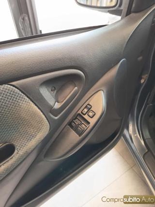 TOYOTA Yaris usata 20