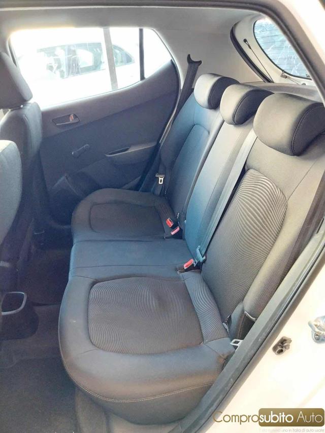 HYUNDAI i10 usata, con Specchietti laterali elettrici