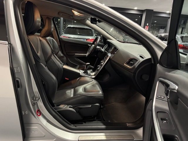 VOLVO V60 usata 15