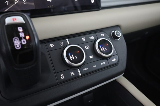 LAND ROVER Defender usata 16