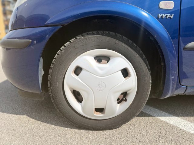 TOYOTA Yaris usata 23