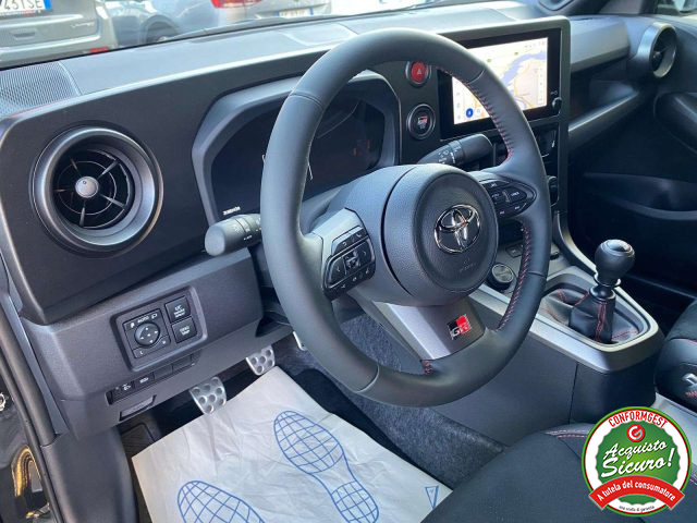 TOYOTA Yaris usata, con ESP