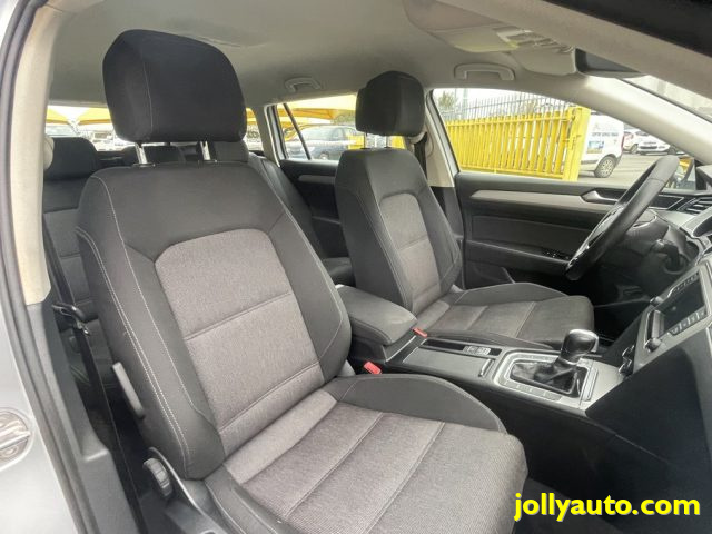 VOLKSWAGEN Passat Variant usata, con MP3