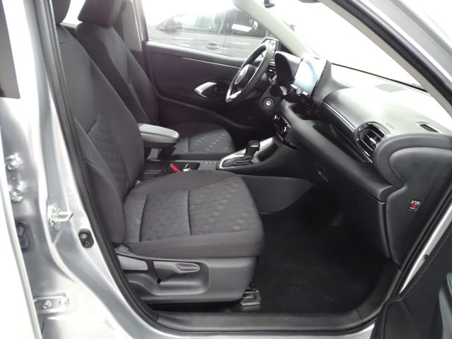 TOYOTA Yaris usata, con Bracciolo