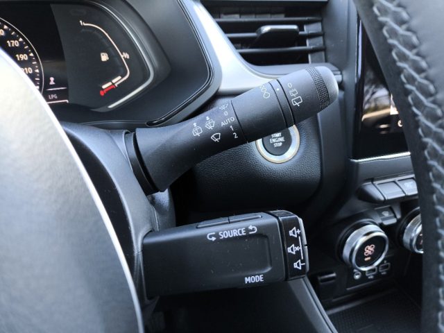 RENAULT Captur usata 9