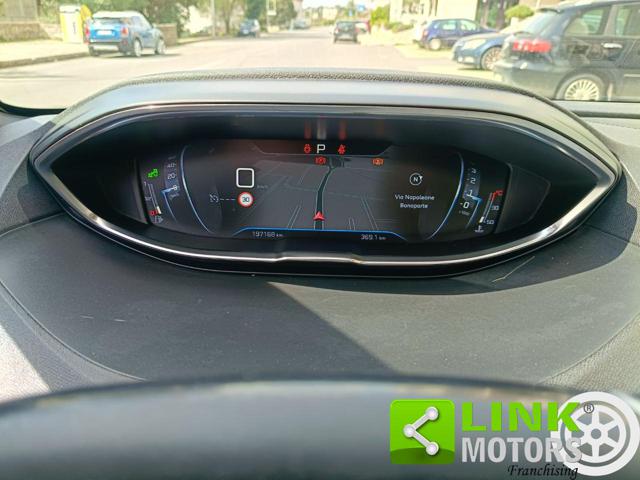 PEUGEOT 5008 usata, con Sensori di parcheggio posteriori