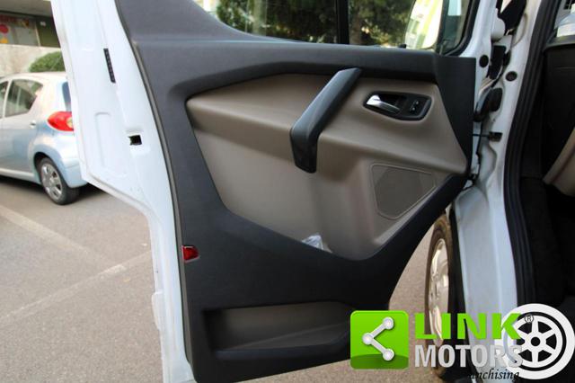 FORD Tourneo Custom usata, con Autoradio