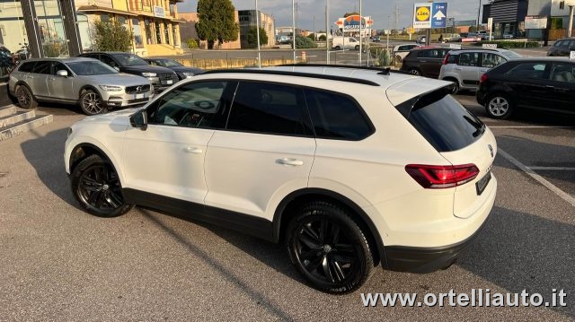 VOLKSWAGEN Touareg usata 34