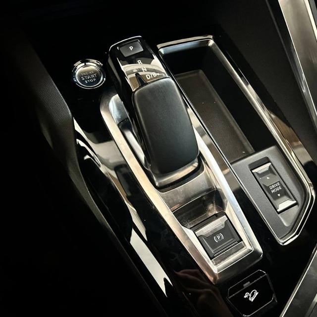 PEUGEOT 3008 usata, con USB
