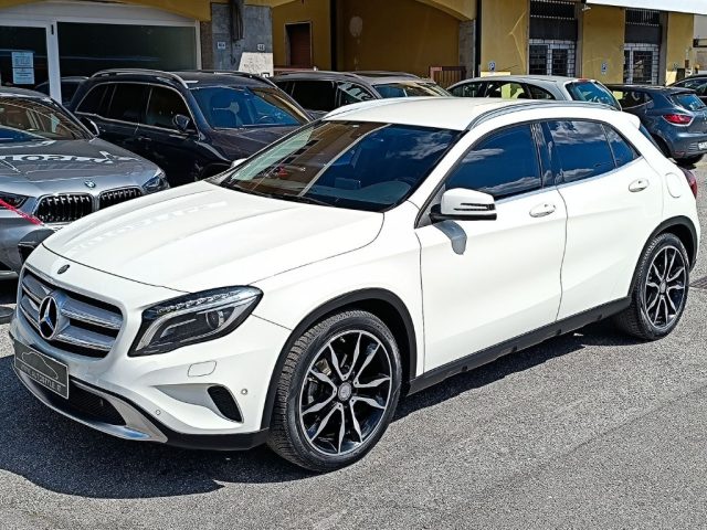 MERCEDES-BENZ GLA 200 usata, con Leve al volante