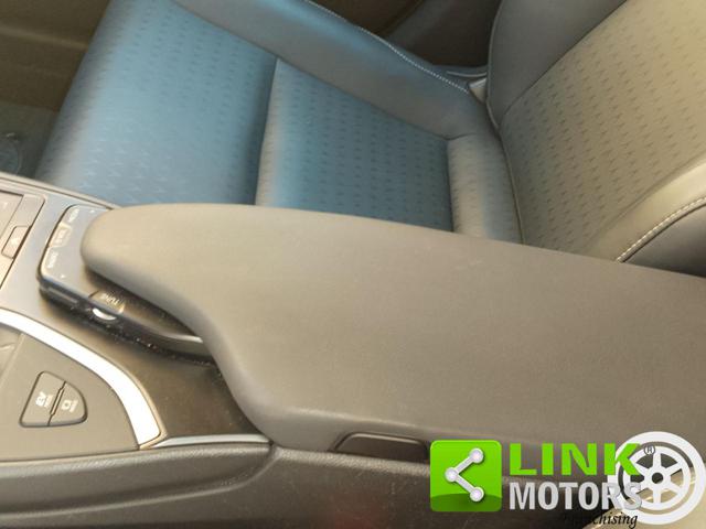 LEXUS UX 250h usata, con Bluetooth