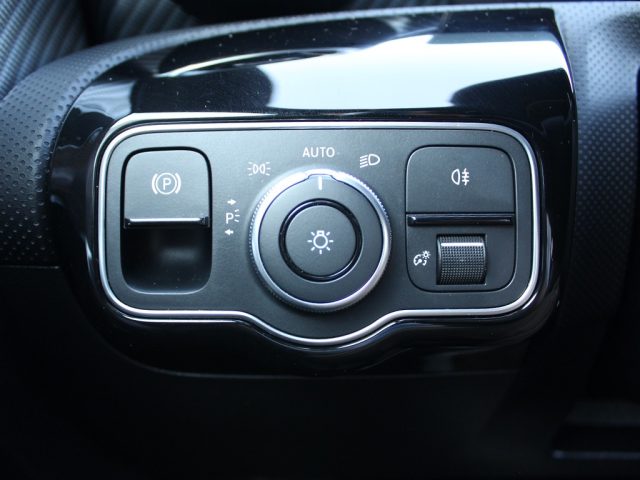 MERCEDES-BENZ A 180 usata, con Fari LED