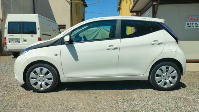TOYOTA Aygo usata, con Autoradio