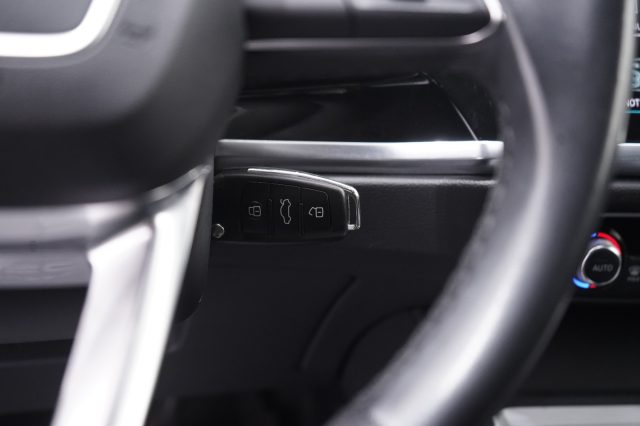 AUDI Q3 usata, con Sensori di parcheggio posteriori