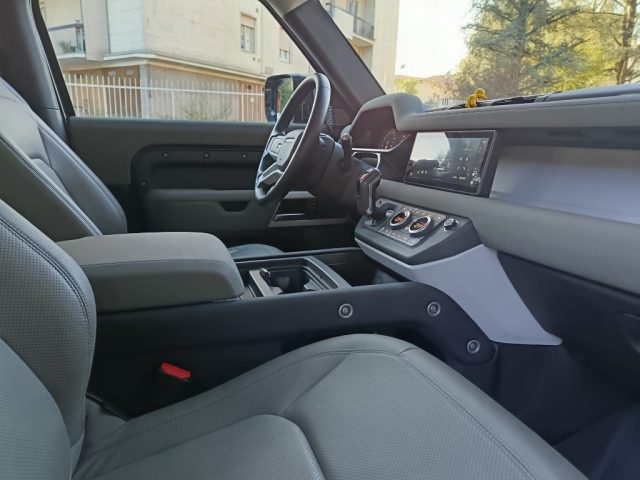 LAND ROVER Defender usata, con Autoradio