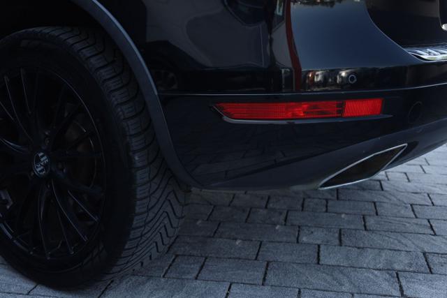 VOLKSWAGEN Touareg usata, con Hill holder