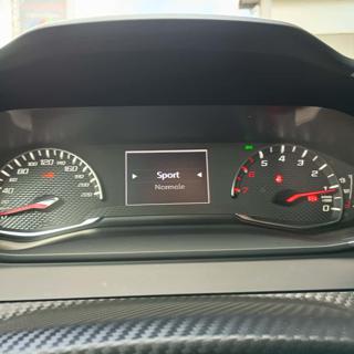 PEUGEOT 2008 usata, con Controllo automatico clima