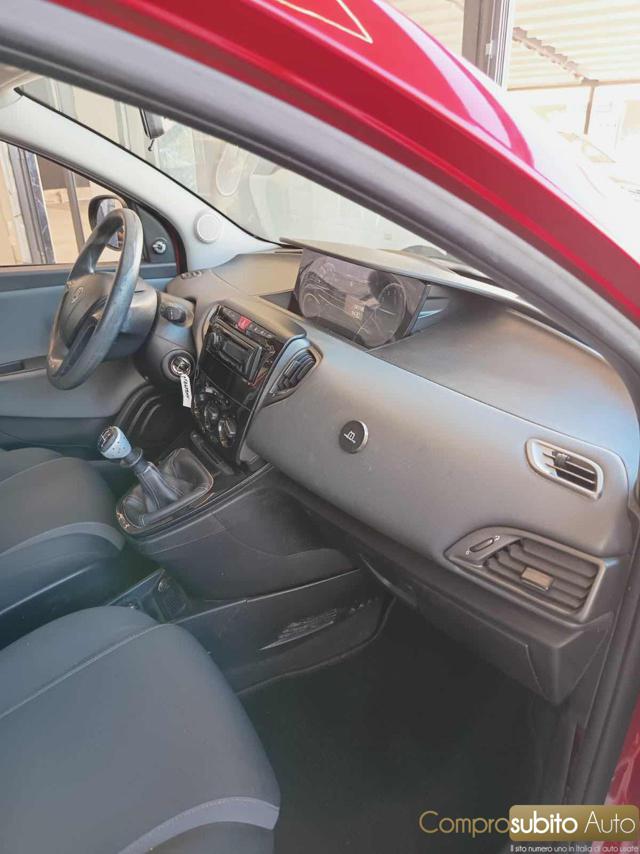 LANCIA Ypsilon usata, con ESP