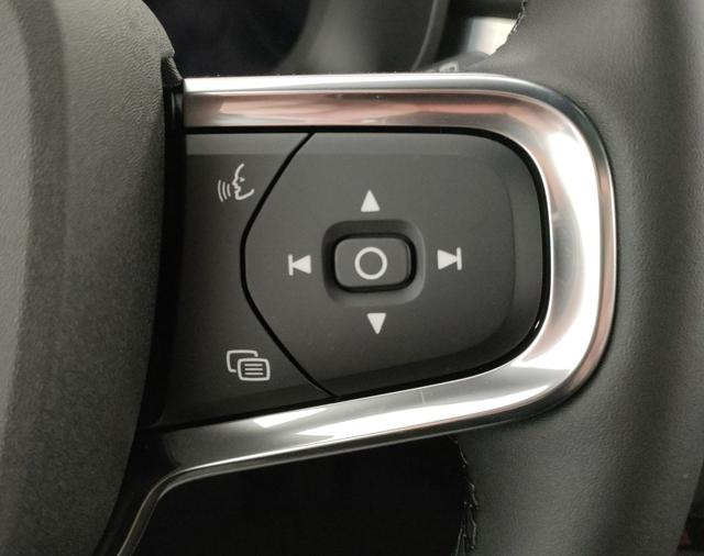 VOLVO XC40 usata, con Volante in pelle