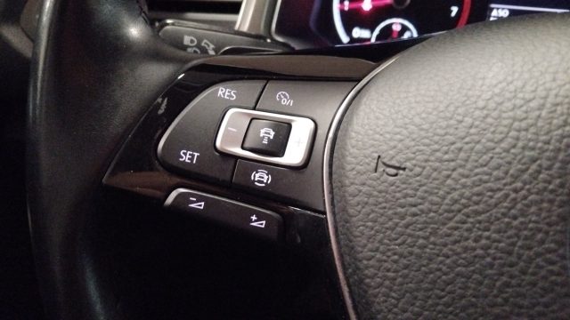 VOLKSWAGEN T-Roc usata, con Airbag testa